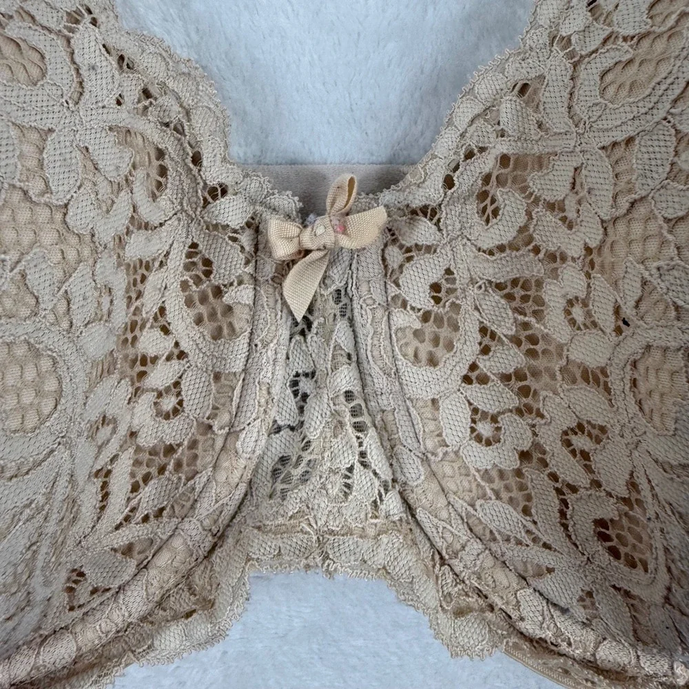Victorias Secret Body By Victoria‎ Lined Demi Lace Bra Beige 38DD 399233-HXB